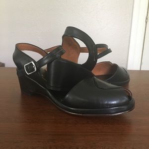 Re-mix Vintage Picasso Shoes in Black, Size 11.